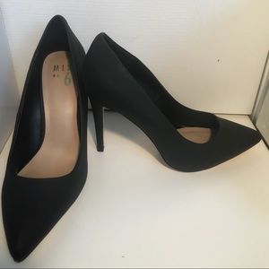 Classic Silhouette that is timeless and versatile.